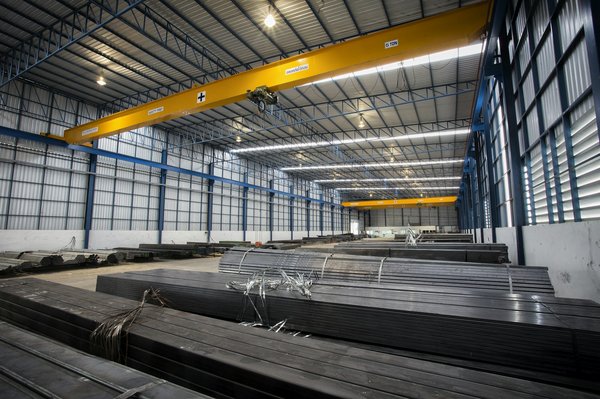 Choisir le bon fer plat acier pour votre projet