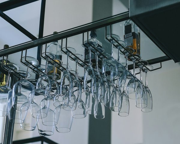 Aménagement intérieur : créer un espace bar dans son salon